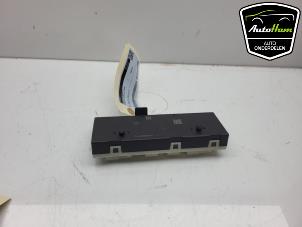 Gebruikte Module Trekhaak BMW 3 serie Touring (G21) 318i 2.0 TwinPower Turbo 16V Prijs € 75,00 Margeregeling aangeboden door AutoHam