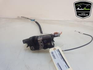 Gebruikte Slotmechaniek Portier 2Deurs links Peugeot Partner (EA//EF/EN/EU) 1.5 BlueHDi 130 Prijs € 40,00 Margeregeling aangeboden door AutoHam