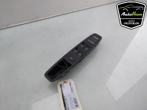 Gebruikte Raam schakelaar elektrisch Renault Zoé (AG) R135 Prijs € 50,00 Margeregeling aangeboden door AutoHam