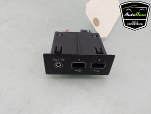 Gebruikte AUX/USB aansluiting Renault Zoé (AG) R135 Prijs € 40,00 Margeregeling aangeboden door AutoHam