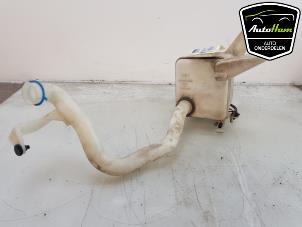 Gebruikte Ruitensproeiertank voor Suzuki Swift (ZA/ZC/ZD1/2/3/9) 1.5 VVT 16V Prijs € 35,00 Margeregeling aangeboden door AutoHam