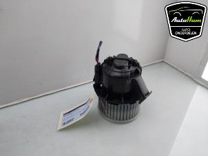 Gebruikte Kachel Ventilatiemotor Opel Crossland (X) 1.2 Turbo 12V Euro 6 Prijs € 60,00 Margeregeling aangeboden door AutoHam