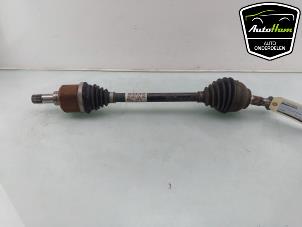 Gebruikte Aandrijfas links-voor Opel Crossland (X) 1.2 Turbo 12V Euro 6 Prijs € 115,00 Margeregeling aangeboden door AutoHam