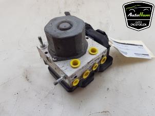 Gebruikte ABS Pomp Renault Twingo III (AH) 1.0 SCe 70 12V Prijs € 55,00 Margeregeling aangeboden door AutoHam