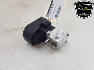 Gebruikte Kleppenblok hydraulisch Audi E-tron (GEN) 55 quattro Prijs € 75,00 Margeregeling aangeboden door AutoHam