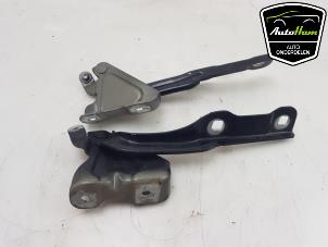 Gebruikte Motorkap Scharnier Opel Mokka/Mokka X X 1.4 Turbo 16V 4x2 Prijs € 25,00 Margeregeling aangeboden door AutoHam