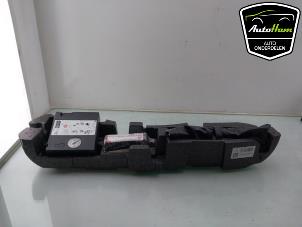 Gebruikte Banden reparatieset Audi A3 Limousine (8YS) 1.0 30 TFSI 12V Mild Hybrid Prijs € 40,00 Margeregeling aangeboden door AutoHam