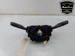 Gebruikte Licht + Raw Schakelaar Opel Combo Cargo 1.5 CDTI 100 Prijs € 211,75 Inclusief btw aangeboden door AutoHam