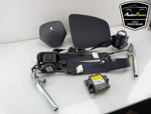 Gebruikte Airbag Set + Module Mitsubishi Space Star (A0) 1.2 12V Prijs € 500,00 Margeregeling aangeboden door AutoHam