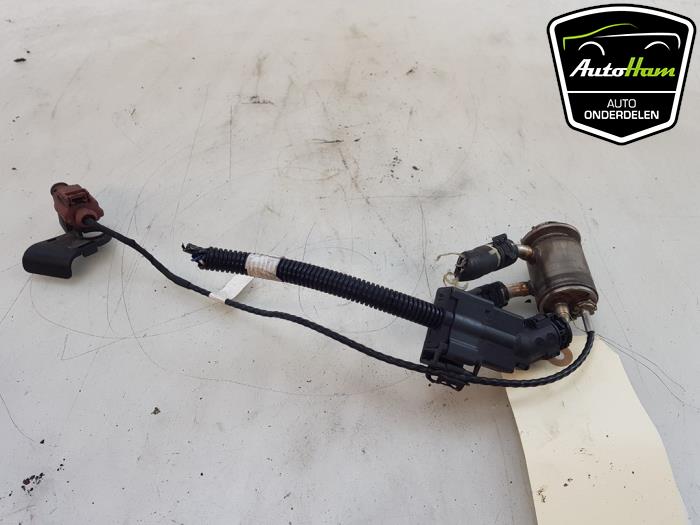 Gebruikte Adblue injector Volkswagen Passat Variant (3G5) 2.0 TDI 16V 150 Prijs € 100,00 Margeregeling aangeboden door AutoHam
