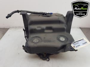 Gebruikte Adblue tank Volkswagen Passat Variant (3G5) 2.0 TDI 16V 150 Prijs € 275,00 Margeregeling aangeboden door AutoHam