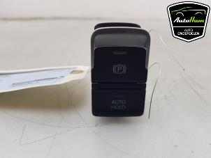 Gebruikte Schakelaar handrem Volkswagen Passat Variant (3G5) 2.0 TDI 16V 150 Prijs € 20,00 Margeregeling aangeboden door AutoHam