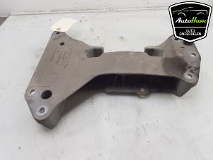 Gebruikte Versnellingsbak Steun BMW 5 serie Touring (G31) 520i 2.0 TwinPower Turbo 16V Prijs € 70,00 Margeregeling aangeboden door AutoHam