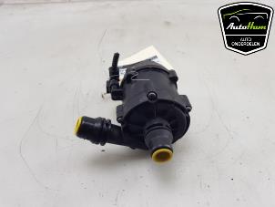 Gebruikte Extra waterpomp BMW 5 serie Touring (G31) 520i 2.0 TwinPower Turbo 16V Prijs € 75,00 Margeregeling aangeboden door AutoHam