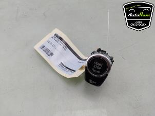 Gebruikte Start/Stop schakelaar BMW 5 serie Touring (G31) 520i 2.0 TwinPower Turbo 16V Prijs € 30,00 Margeregeling aangeboden door AutoHam