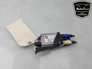 Gebruikte Antenne Versterker BMW 5 serie Touring (G31) 520i 2.0 TwinPower Turbo 16V Prijs € 30,00 Margeregeling aangeboden door AutoHam