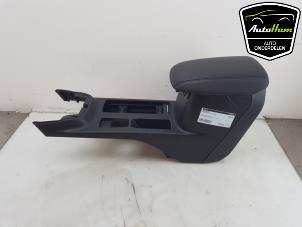 Gebruikte Armleuning Ford Focus 4 Wagon 1.0 EcoBoost 12V Hybrid 125 Prijs € 95,00 Margeregeling aangeboden door AutoHam