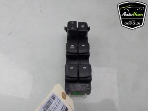 Gebruikte Elektrisch Raam Schakelaar Hyundai i10 (B5) 1.0 12V Prijs € 50,00 Margeregeling aangeboden door AutoHam