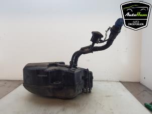 Gebruikte Tank adblue Mercedes E (C238) E-220d 2.0 Turbo 16V Prijs € 385,00 Margeregeling aangeboden door AutoHam