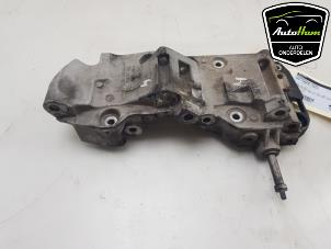 Gebruikte Dynamosteun boven BMW 3 serie (F30) 320d 2.0 16V Prijs € 30,00 Margeregeling aangeboden door AutoHam