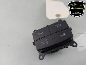 Gebruikte Schakelaar Mercedes ML III (166) 3.0 ML-350 BlueTEC V6 24V 4-Matic Prijs € 50,00 Margeregeling aangeboden door AutoHam