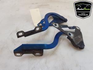 Gebruikte Motorkap Scharnier Opel Tigra Twin Top 1.8 16V Prijs € 25,00 Margeregeling aangeboden door AutoHam