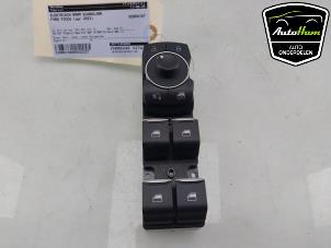 Gebruikte Elektrisch Raam Schakelaar Ford Focus 4 Wagon 1.0 EcoBoost 12V Hybrid 125 Prijs € 50,00 Margeregeling aangeboden door AutoHam