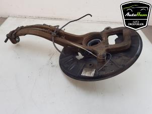 Gebruikte Fusee links-voor Volkswagen Touareg (7PA/PH) 3.0 TDI V6 24V BlueMotion Technology DPF Prijs € 75,00 Margeregeling aangeboden door AutoHam