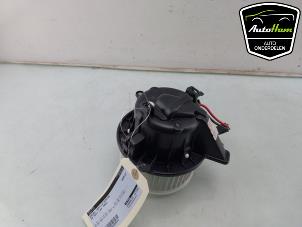 Gebruikte Blower Volkswagen Polo VI (AW1) 1.0 TSI 12V Prijs € 50,00 Margeregeling aangeboden door AutoHam