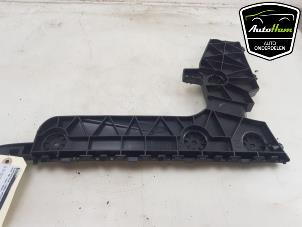 Gebruikte Bumpersteun links-achter Audi A6 Avant (C8) 2.0 16V 55 TFSI e Hybrid Quattro Prijs € 10,00 Margeregeling aangeboden door AutoHam