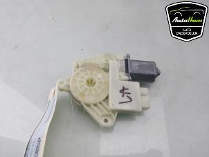 Gebruikte Motor electrisch raam Skoda Fabia III Combi (NJ5) 1.0 TSI 12V Prijs € 25,00 Margeregeling aangeboden door AutoHam