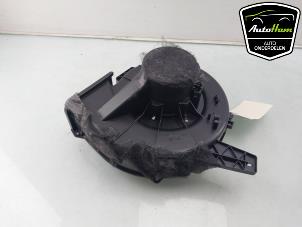 Gebruikte Kachel Ventilatiemotor Skoda Fabia III Combi (NJ5) 1.0 TSI 12V Prijs € 35,00 Margeregeling aangeboden door AutoHam