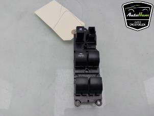 Gebruikte Ruit schakelaar elektrisch Mitsubishi Space Star (A0) 1.2 12V Prijs € 30,00 Margeregeling aangeboden door AutoHam