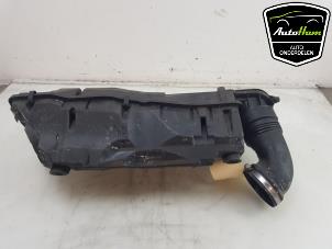 Gebruikte Luchtfilterhuis Peugeot 308 (4A/C) 1.6 VTI 16V Prijs € 25,00 Margeregeling aangeboden door AutoHam