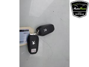 Gebruikte Sleutel Peugeot 3008 II (M4/MC/MJ/MR) 1.2 12V e-THP PureTech 130 Prijs € 75,00 Margeregeling aangeboden door AutoHam
