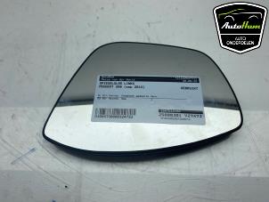 Gebruikte Spiegelglas links Peugeot 208 I (CA/CC/CK/CL) 1.2 Vti 12V PureTech 82 Prijs € 20,00 Margeregeling aangeboden door AutoHam