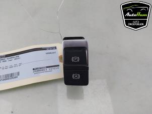 Gebruikte Handrem schakelaar Audi RS 6 Avant (C7) 4.0 V8 TFSI 32V Prijs € 25,00 Margeregeling aangeboden door AutoHam