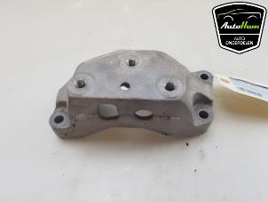 Gebruikte Versnellingsbak Steun Volkswagen Caddy Cargo V (SBA/SBH) 2.0 TDI BlueMotionTechnology Prijs € 30,25 Inclusief btw aangeboden door AutoHam