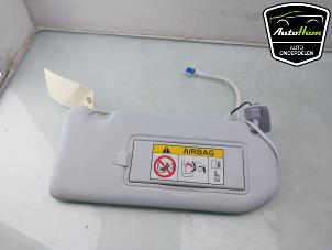 Gebruikte Zonneklep Peugeot 3008 II (M4/MC/MJ/MR) 1.2 12V e-THP PureTech 130 Prijs € 25,00 Margeregeling aangeboden door AutoHam