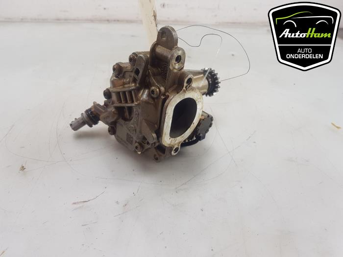 Oliepomp van een Mercedes-Benz A (177.0) 1.3 A-200 Turbo 16V 2018