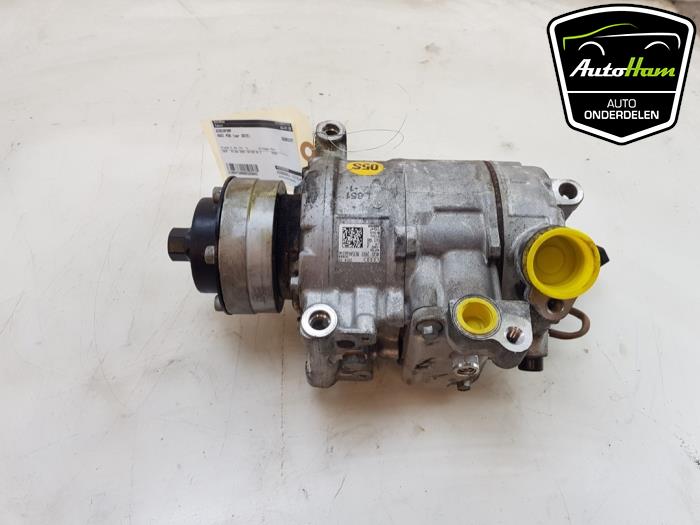 Aircopomp van een Audi RS 6 Avant (C7) 4.0 V8 TFSI 32V 2015