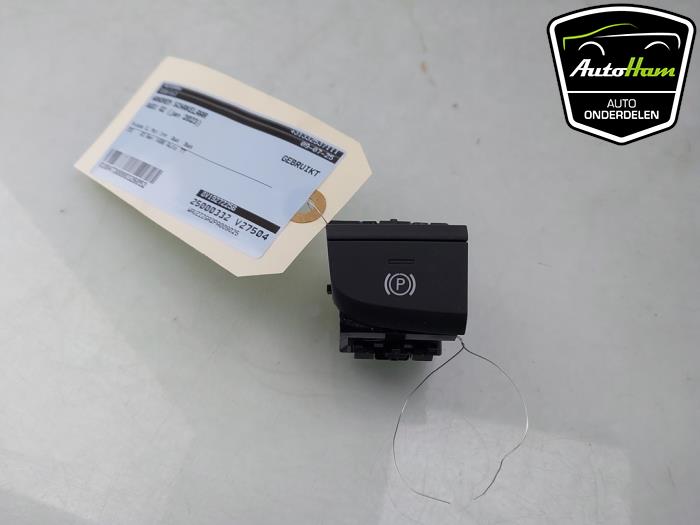 Handrem schakelaar Audi Q2 (GAB/GAG), 2016 1.5 35 TFSI 16V, SUV, Benzine, 1.498cc, 110kW (150pk), FWD, DXDB, 2022-05 (Gebruikt)