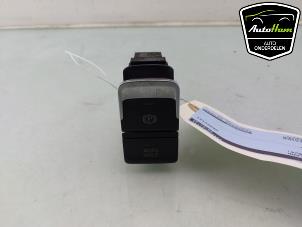 Gebruikte Handrem schakelaar MAN TGE 2.0 TDI Prijs € 30,25 Inclusief btw aangeboden door AutoHam