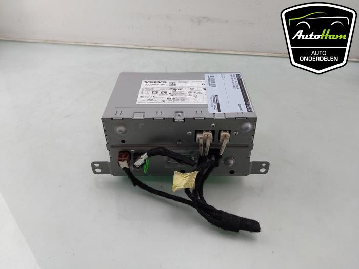 Gebruikte Regelunit Multi Media Volvo XC40 (XZ) Recharge 70 kWh Prijs € 395,00 Margeregeling aangeboden door AutoHam