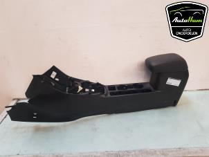 Gebruikte Armsteun Ford Puma 1.0 Ti-VCT EcoBoost Hybrid 12V Prijs € 95,00 Margeregeling aangeboden door AutoHam