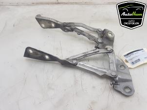 Gebruikte Motorkap Scharnier Ford Transit Custom 2.2 TDCi 16V Prijs € 36,30 Inclusief btw aangeboden door AutoHam