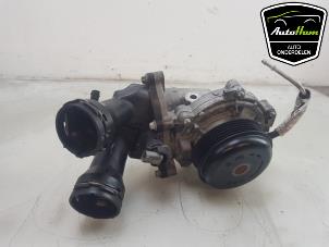 Gebruikte Waterpomp Mercedes V (447.8) 2.0 300d 16V Prijs € 42,35 Inclusief btw aangeboden door AutoHam