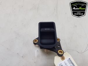 Gebruikte Schakelaar handrem Toyota Avensis Wagon (T27) 1.8 16V VVT-i Prijs € 30,00 Margeregeling aangeboden door AutoHam