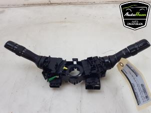 Gebruikte Licht + Raw Schakelaar Toyota Avensis Wagon (T27) 1.8 16V VVT-i Prijs € 60,00 Margeregeling aangeboden door AutoHam