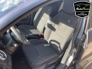 Gebruikte Interieur Bekledingsset Renault Clio IV Estate/Grandtour (7R) 0.9 Energy TCE 90 12V Prijs op aanvraag aangeboden door AutoHam